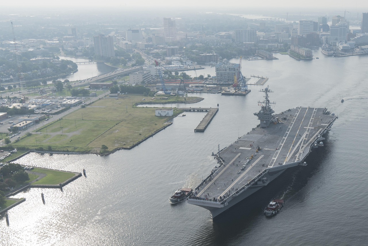 中國海軍第三艘航母福建艦最新進(jìn)展，艦島安裝工作順利進(jìn)行